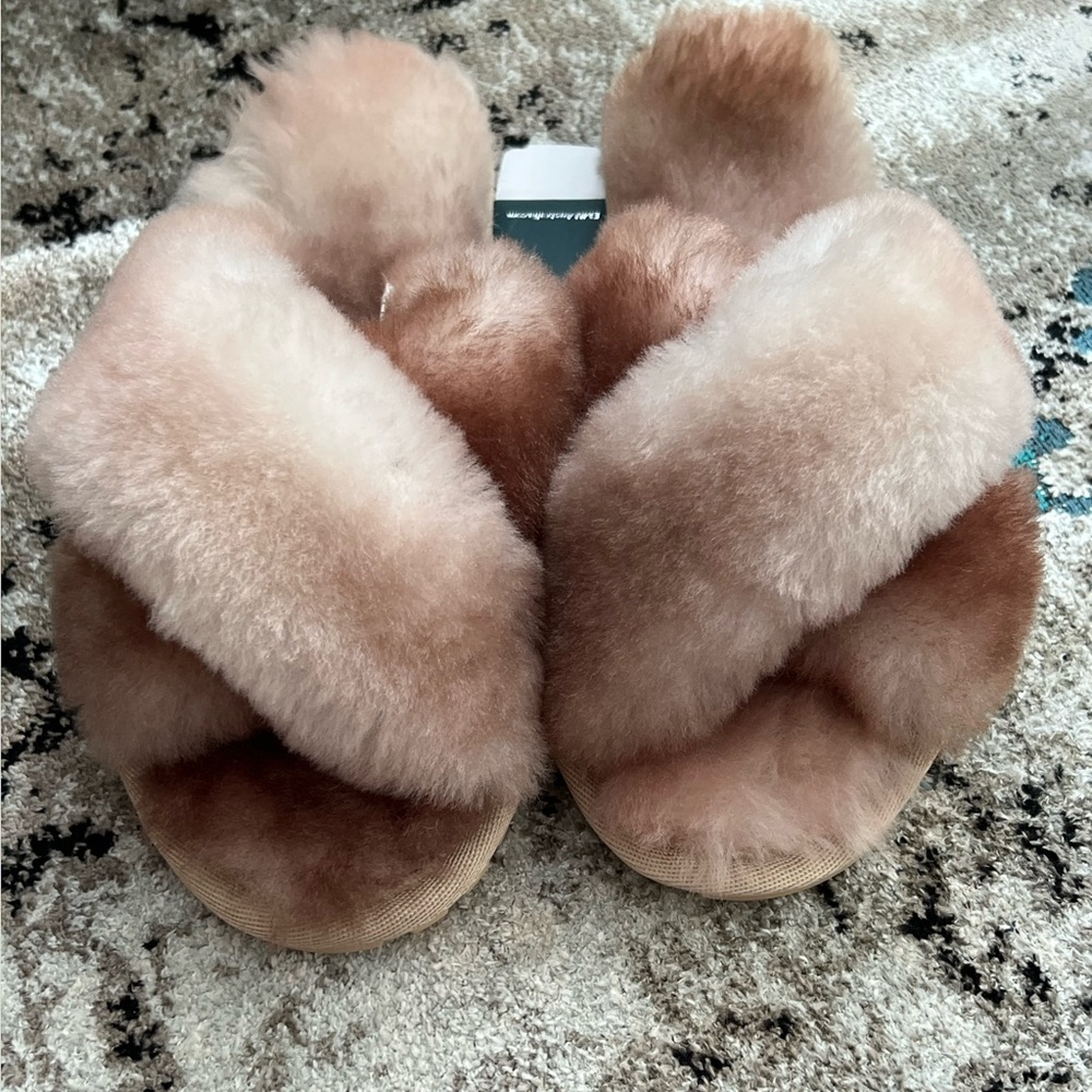 BNWT EMU Australia slippers size 6 no box